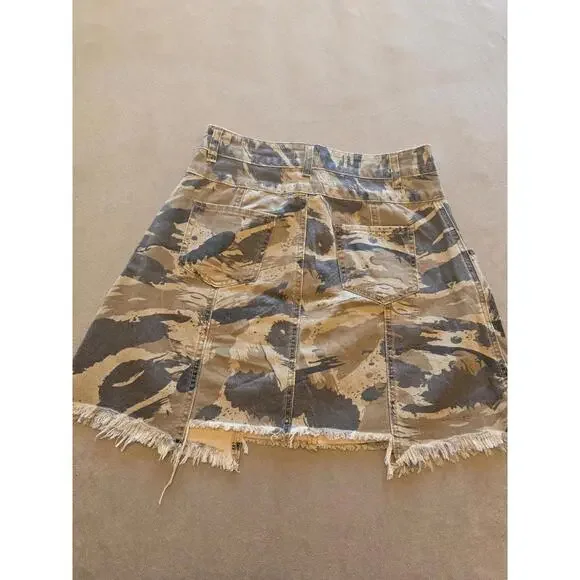 Pol Camouflauge Paneled NWT Raw Hem Mini Skirt (M) - Picture 4 of 6